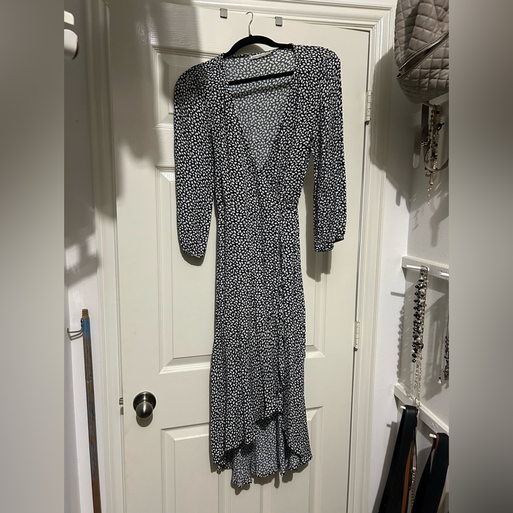 Abercrombie Fitch wrap dress size small black and white print midi